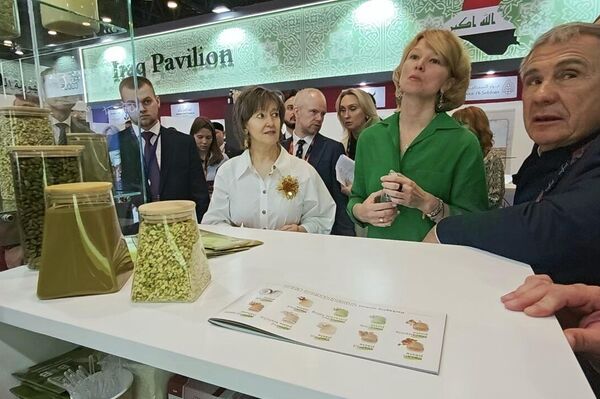 جولة وزيرة الزراعة الروسية داخل معرض&quot;جلفود&quot; في الإمارات - سبوتنيك عربي