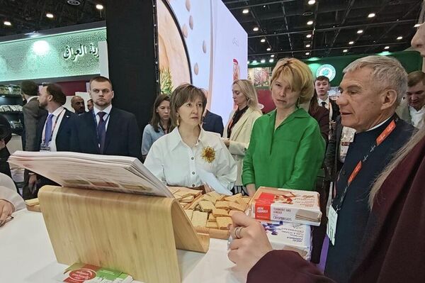 جولة وزيرة الزراعة الروسية داخل معرض&quot;جلفود&quot; في الإمارات - سبوتنيك عربي