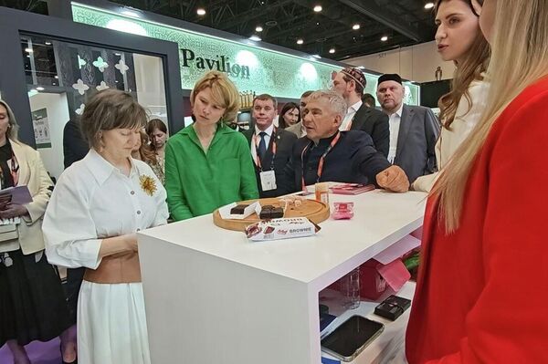 جولة وزيرة الزراعة الروسية داخل معرض&quot;جلفود&quot; في الإمارات - سبوتنيك عربي