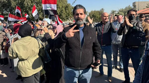 اعتصام آلاف الموظفين العراقيين أمام وزارتي التعليم والمالية  - سبوتنيك عربي