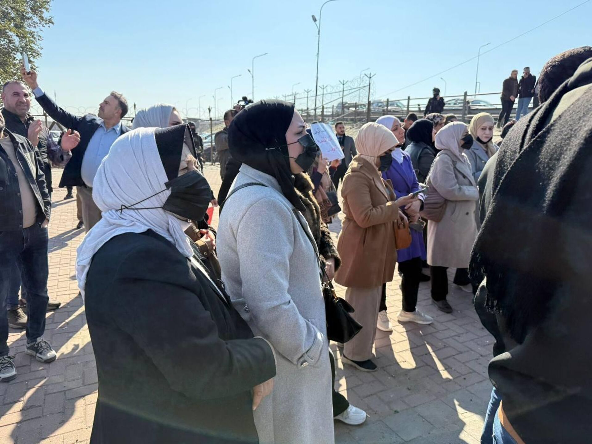 اعتصام آلاف الموظفين العراقيين أمام وزارتي التعليم والمالية  - سبوتنيك عربي, 1920, 26.01.2026