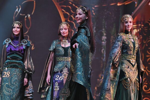 أميرة شاريبوفا، في نهائي مسابقة ملكة جمال جمهورية تتارستان الثامنة والعشرين "ملكة جمال تتارستان 2026". - سبوتنيك عربي