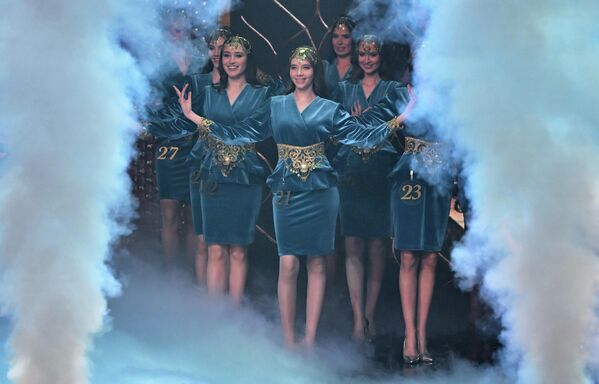 المتسابقات المشاركات، في نهائي مسابقة "ملكة جمال تتارستان 2026" على مسرح مسرح "غالياسغار كمال"، في قازان. - سبوتنيك عربي