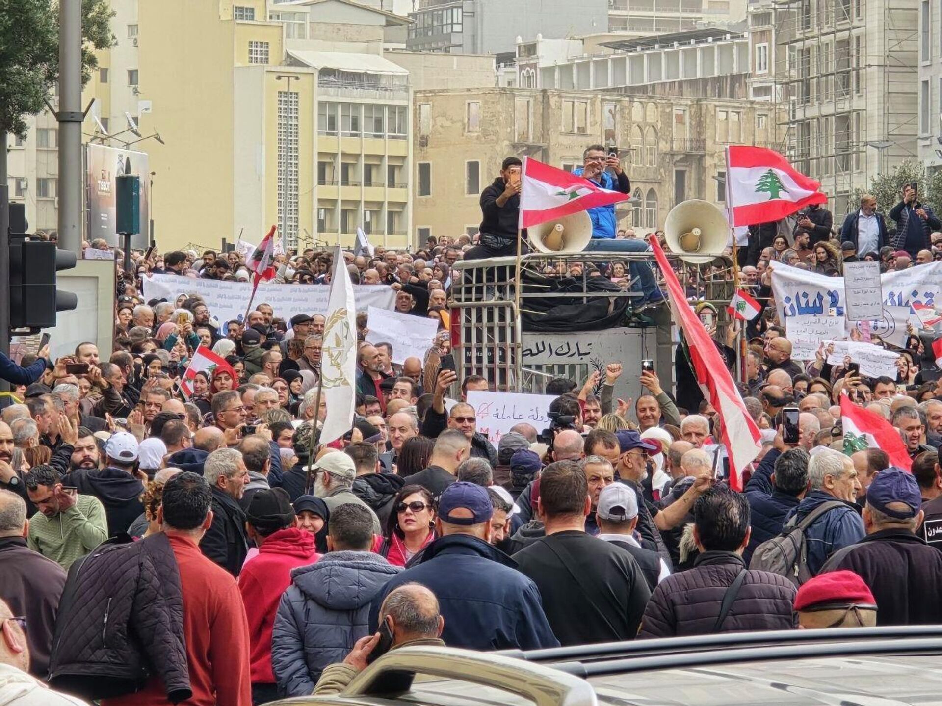 البرلمان اللبناني يناقش موازنة 2026 على وقع احتجاجات واسعة للقطاع العام - سبوتنيك عربي, 1920, 27.01.2026