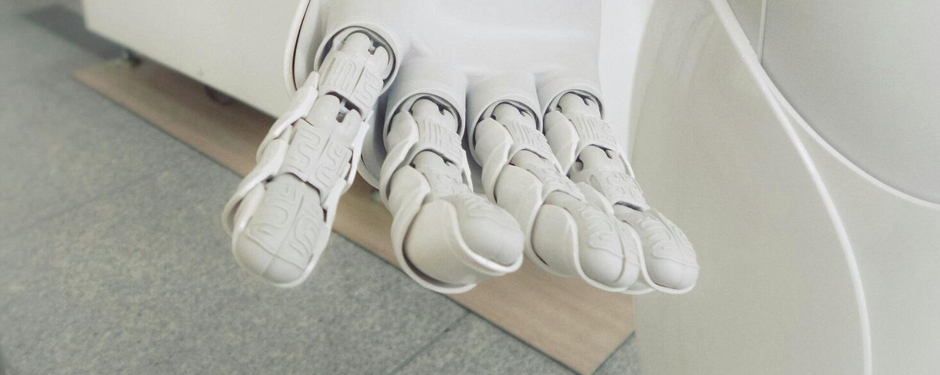 يد روبوت - سبوتنيك عربي, 1920, 27.01.2026