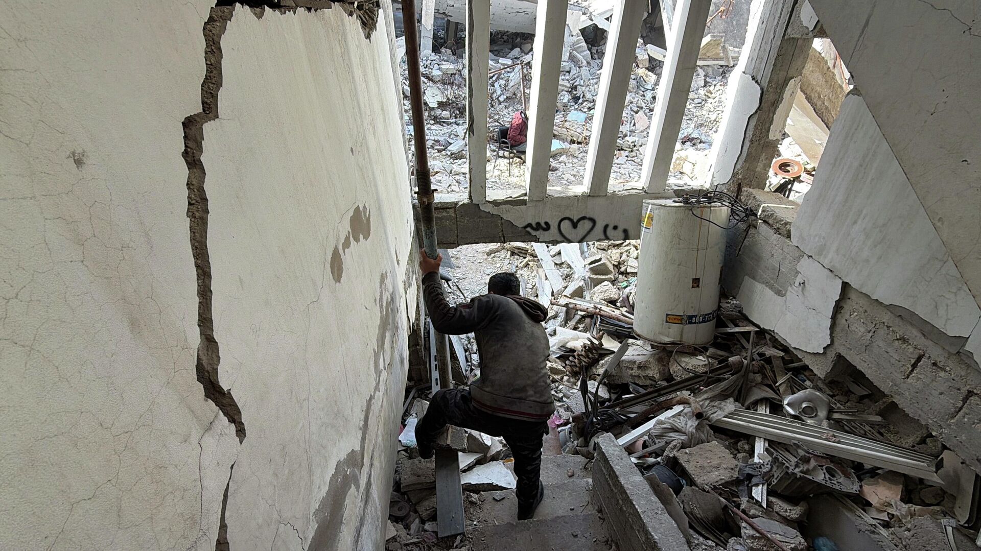 البيوت الآيلة للسقوط في قطاع غزة... خطر يهدد حياة المواطنين في ظل انعدام البدائل - سبوتنيك عربي, 1920, 27.01.2026