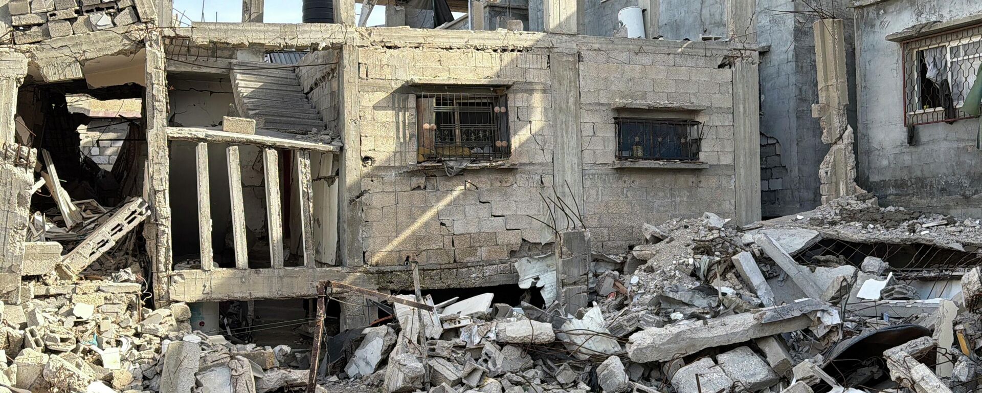 البيوت الآيلة للسقوط في قطاع غزة... خطر يهدد حياة المواطنين في ظل انعدام البدائل - سبوتنيك عربي, 1920, 28.01.2026