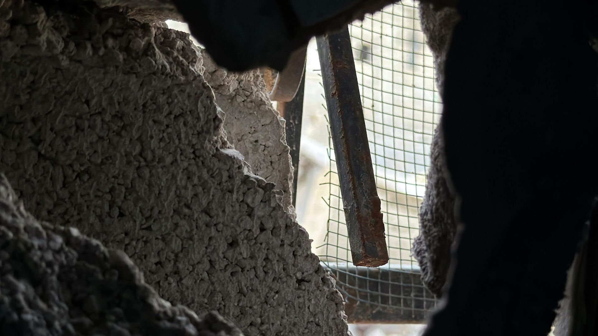 البيوت الآيلة للسقوط في قطاع غزة... خطر يهدد حياة المواطنين في ظل انعدام البدائل - سبوتنيك عربي, 1920, 27.01.2026