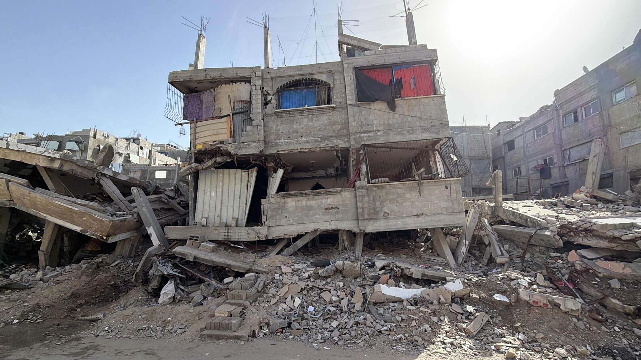 البيوت الآيلة للسقوط في قطاع غزة... خطر يهدد حياة المواطنين في ظل انعدام البدائل