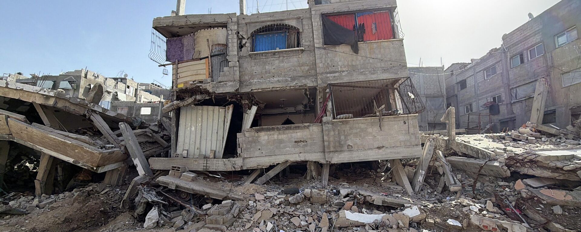 البيوت الآيلة للسقوط في قطاع غزة... خطر يهدد حياة المواطنين في ظل انعدام البدائل - سبوتنيك عربي, 1920, 28.01.2026