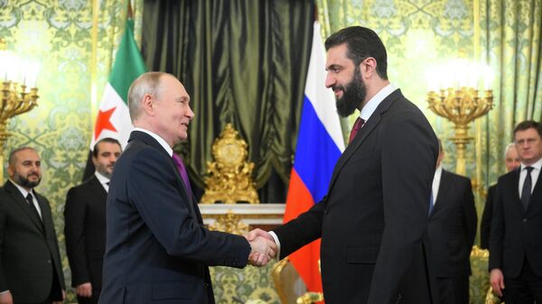 الرئيس الروسي فلاديمير بوتين مع الرئيس السوري أحمد الشرع - سبوتنيك عربي