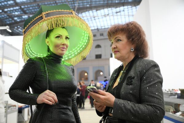 صورة لبعض المشاركين في المعرض -المنتدى السادس للفنون والصناعة "روسيا الفريدة"، في موسكو. صورة لبعض المشاركين في المعرض -المنتدى السادس للفنون والصناعة "روسيا الفريدة"، في موسكو. - سبوتنيك عربي