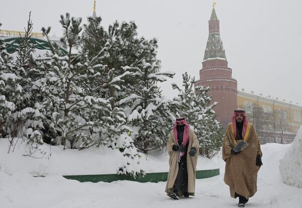 مشهد يظهر زيارة الوفود العربية إلى روسيا أثناء تساقط الثلوج في موسكو. - سبوتنيك عربي