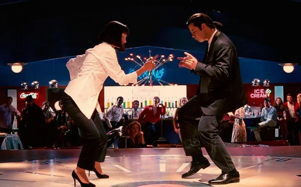 ذات النسخة مُولّدة بالذكاء الاصطناعي من فيلم "بالب فيكشن". ترتدي الشخصيات الرئيسية أحذية أنيقة - سبوتنيك عربي