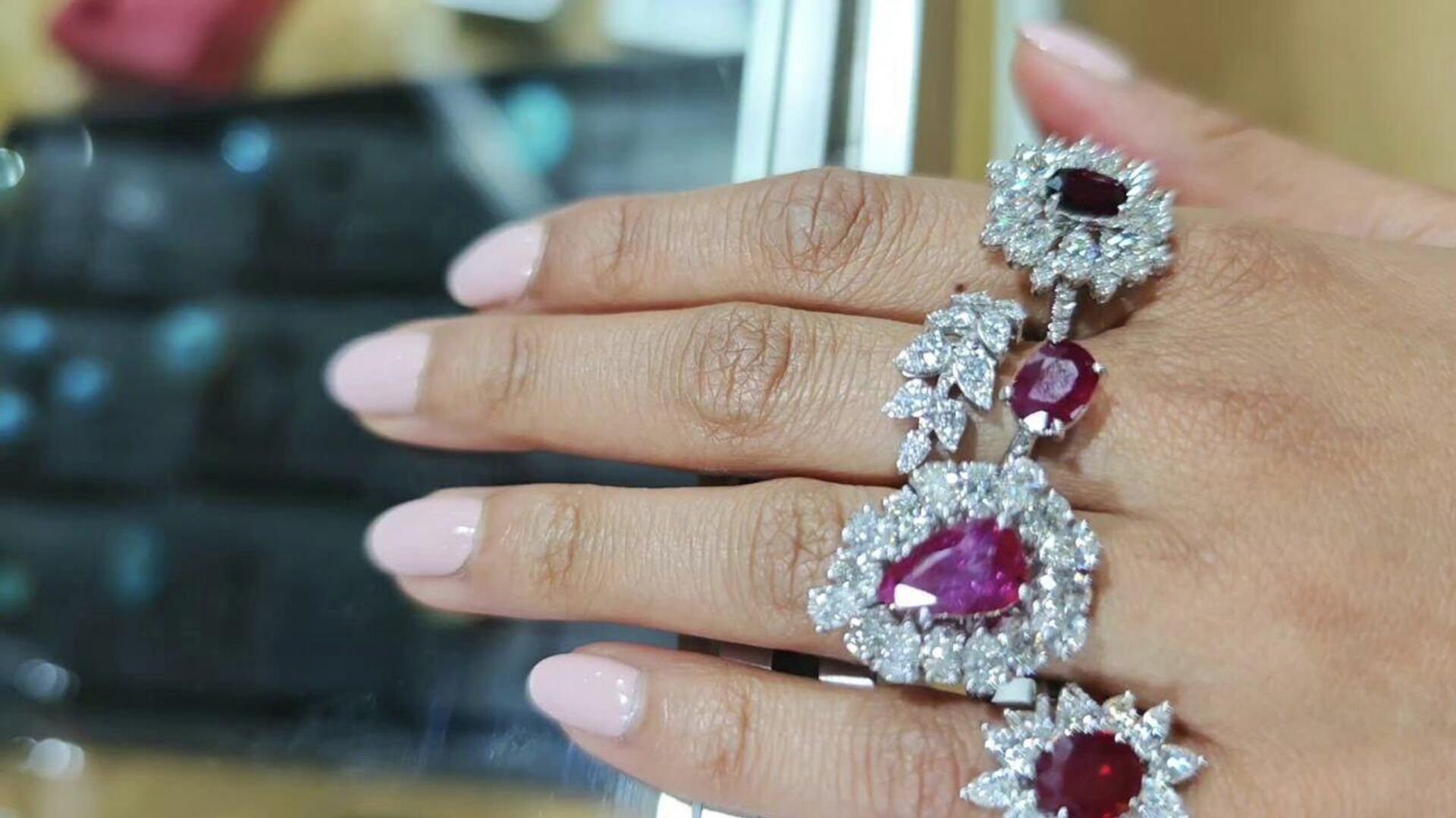 الياقوت الروسي… حجر الحظ لعام 2026 يسطع في أسواق الإمارات - سبوتنيك عربي, 1920, 02.02.2026