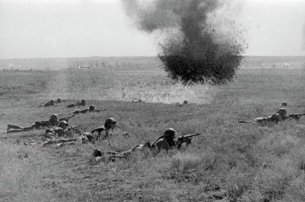 جنود سوفييت يقاتلون على مشارف ستالينغراد، خلال الحرب الوطنية العظمى 1941-1945 جنود سوفييت يقاتلون على مشارف ستالينغراد، خلال الحرب الوطنية العظمى 1941-1945 - سبوتنيك عربي