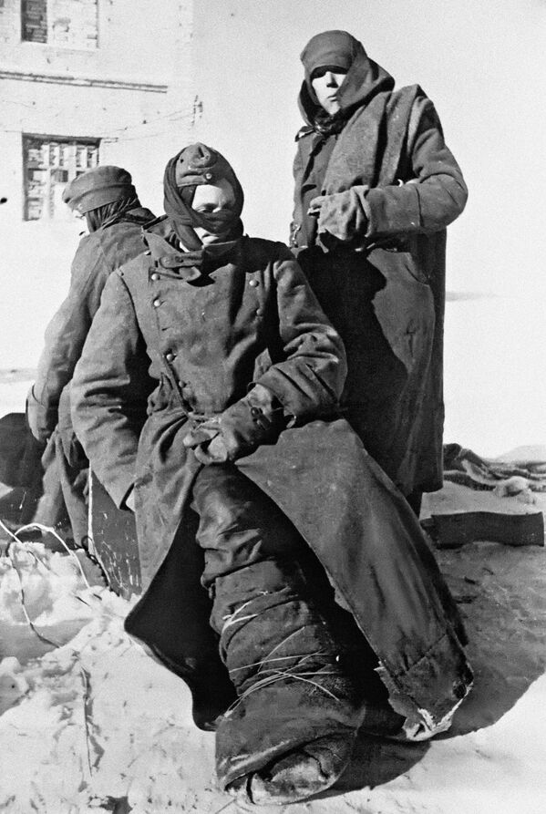 أسرى ألمانيون بالقرب من ستالينغراد، في يناير/ كانون الثاني 1943 أسرى ألمانيون بالقرب من ستالينغراد، في يناير/ كانون الثاني 1943 - سبوتنيك عربي
