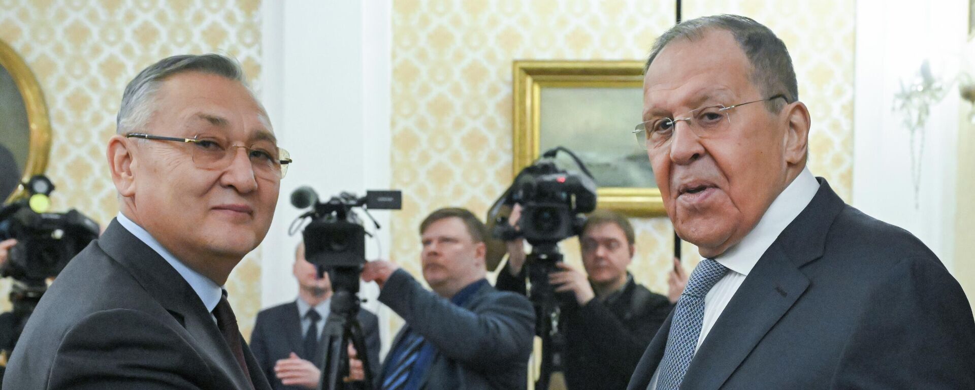 لافروف يبحث مع أمين عام معاهدة الأمن الجماعي تطوير المنظمة وتفعيل دورها - سبوتنيك عربي, 1920, 02.02.2026