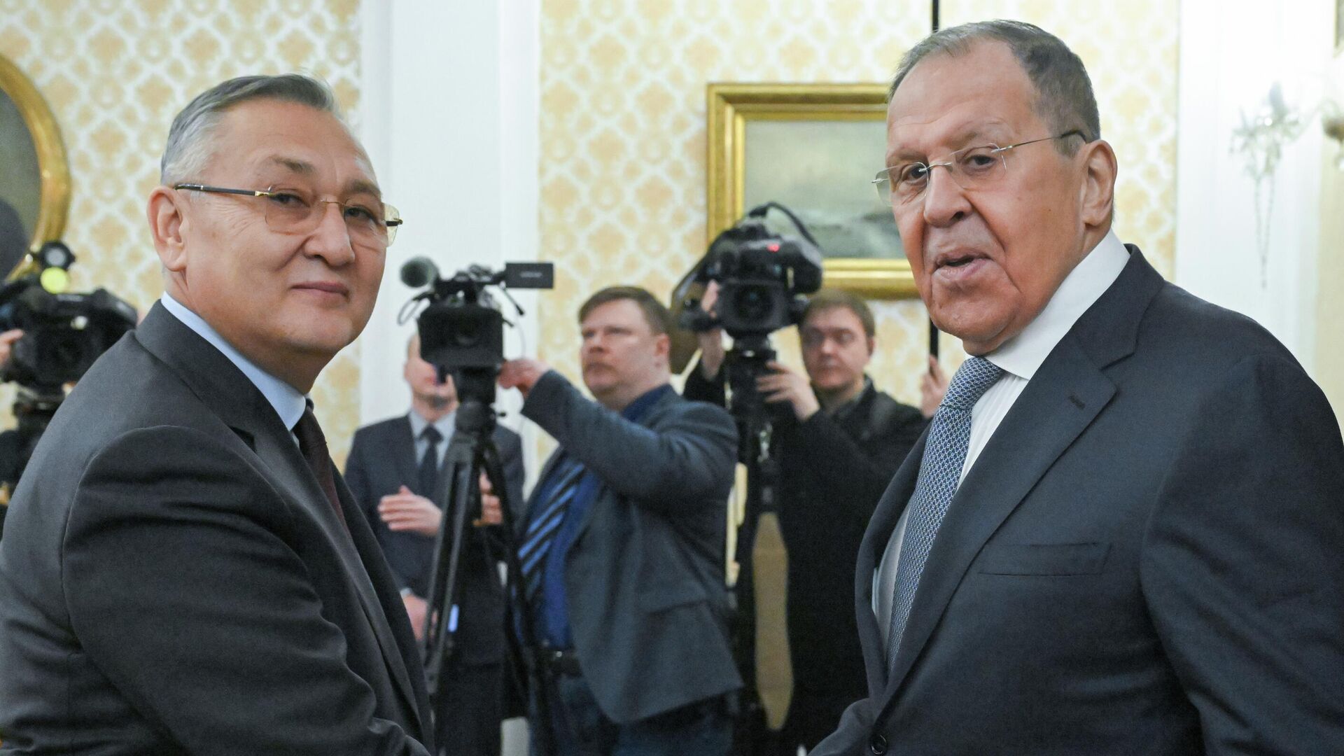 لافروف يبحث مع أمين عام معاهدة الأمن الجماعي تطوير المنظمة وتفعيل دورها - سبوتنيك عربي, 1920, 02.02.2026