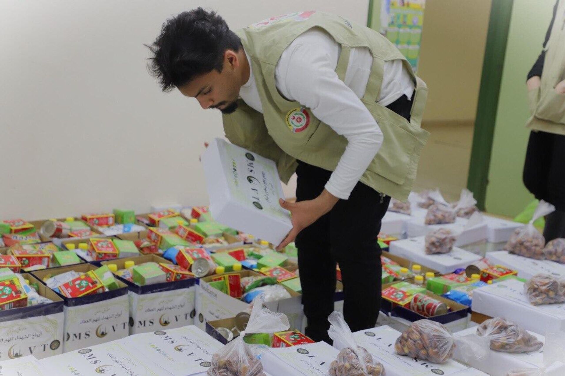 طلاب الطب بجامعة بنغازي يطلقون مبادرة سلات رمضان لدعم الأسر المحتاجة - سبوتنيك عربي, 1920, 08.02.2026