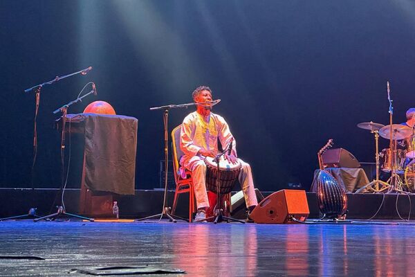 فرقة تيكوباوين.. حين يتحول الغناء الصحراوي إلى رسالة هوية وحرية - سبوتنيك عربي