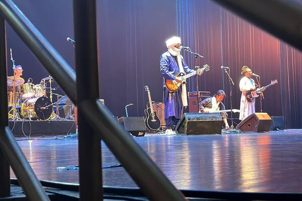 فرقة تيكوباوين.. حين يتحول الغناء الصحراوي إلى رسالة هوية وحرية - سبوتنيك عربي