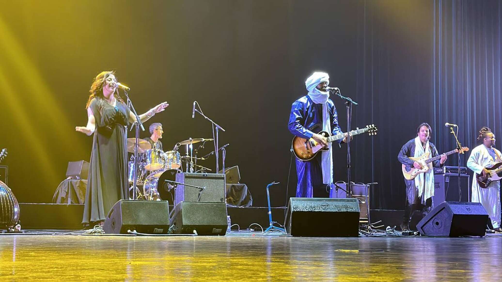 فرقة "تيكوباوين".. الغناء الصحراوي يتحول إلى رسالة هوية وحرية للجزائريين.. صور