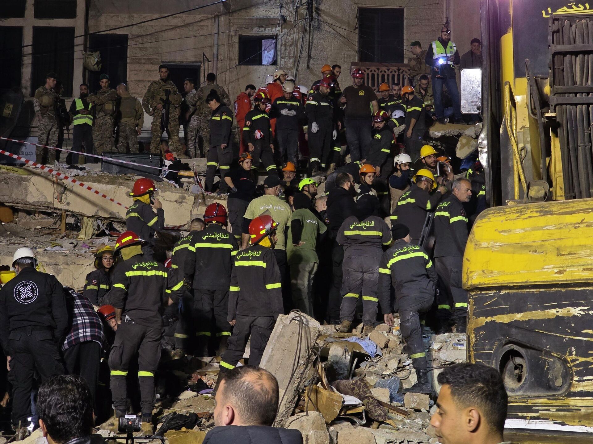 انهيار مبنى وسقوط قتلى وجرحى في لبنان - سبوتنيك عربي, 1920, 08.02.2026