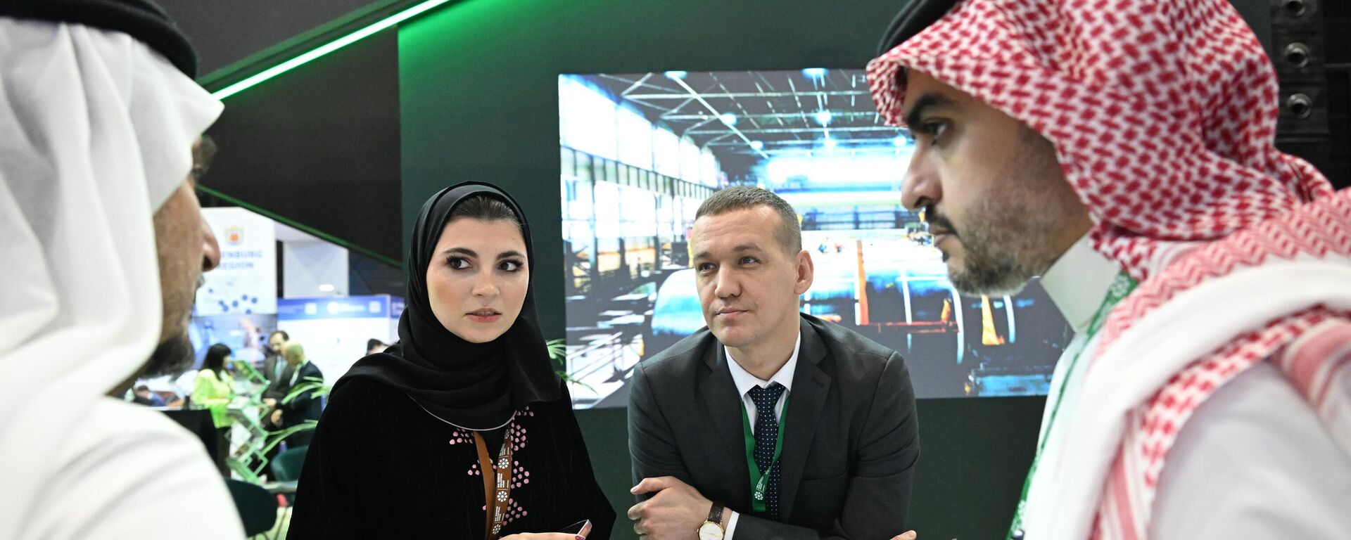 صورة من جناح مجمع تولياتي الصناعي، في معرض إينوبروم الدولي للصناعات، في الرياض. - سبوتنيك عربي, 1920, 17.02.2026