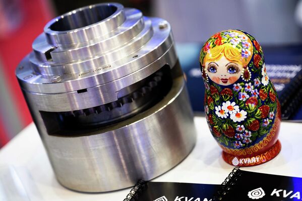 صورة من المعرض الصناعي الدولي "إينوبروم"، في الرياض، وتظهر الدمية الروسية الشهيرة "ماتريوشكا". - سبوتنيك عربي