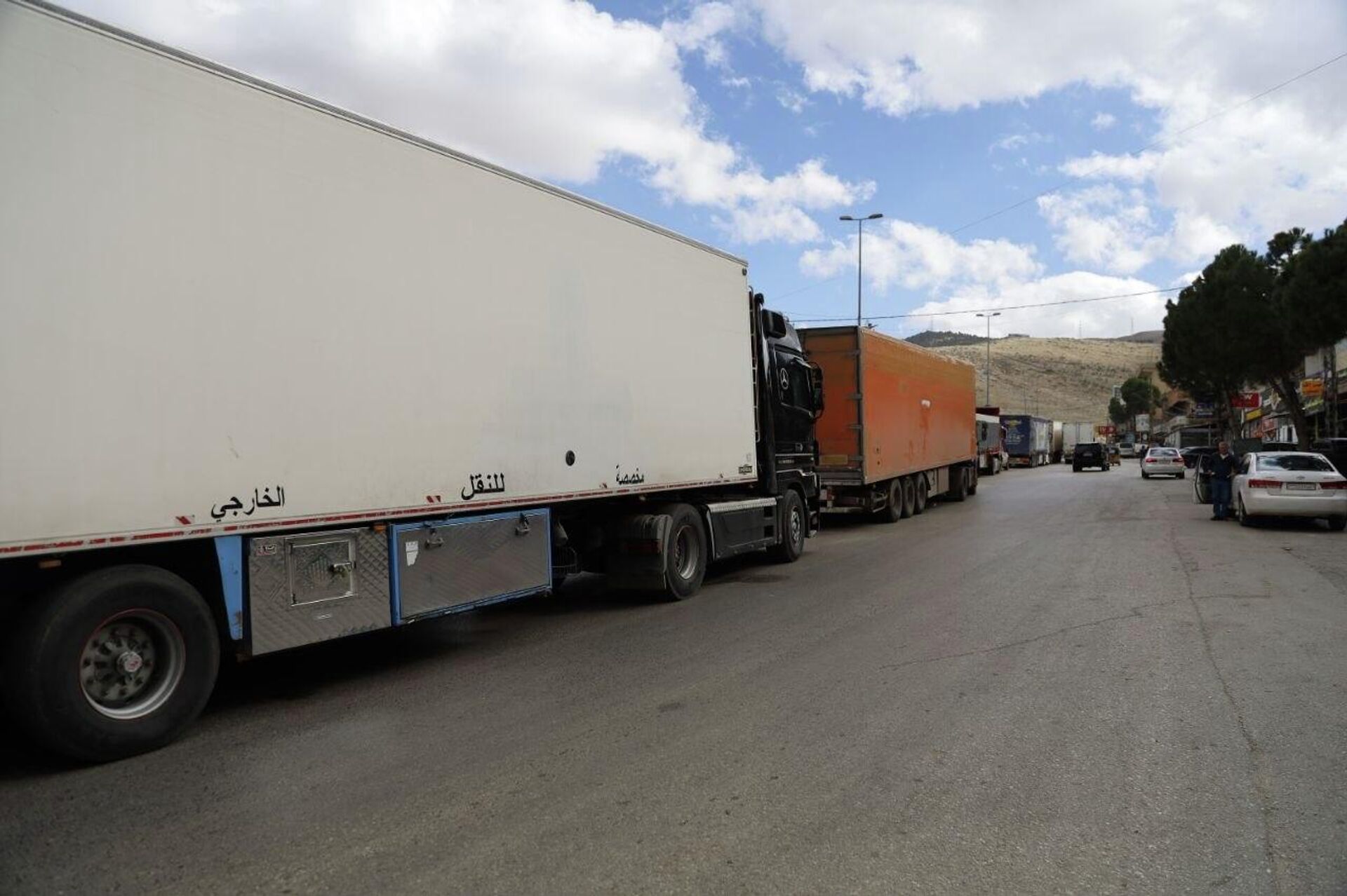 احتجاجات على الحدود اللبنانية السورية اعتراضا على منع الشاحنات اللبنانية من الدخول - سبوتنيك عربي, 1920, 10.02.2026