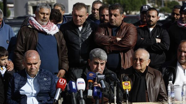 احتجاجات على الحدود اللبنانية السورية اعتراضا على منع الشاحنات اللبنانية من الدخول - سبوتنيك عربي