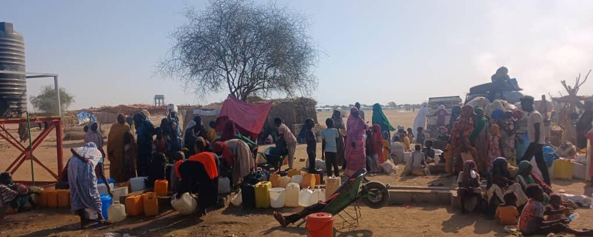 لقطات مصورة توضح الحياة المعيشية القاسية التي يمر بها اللاجئون السودانيون في معسكرات شرق تشاد.في ظل انعدام كامل لأبسط مقومات الحياة علاوة على التهديدات الأمنية القبلية - سبوتنيك عربي, 1920, 12.02.2026