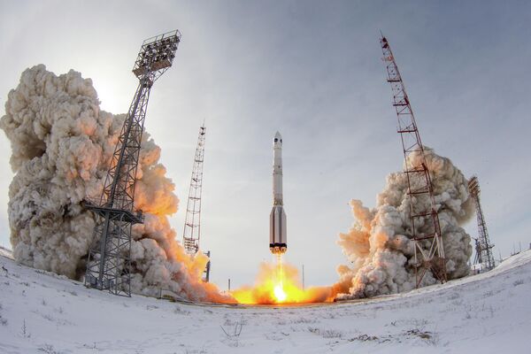 إطلاق مركبة "بروتون-إم"، حاملة قمر الرصد "إلكترو-إل"، من قاعدة "بايكونور" الفضائية، في كازاخستان - سبوتنيك عربي