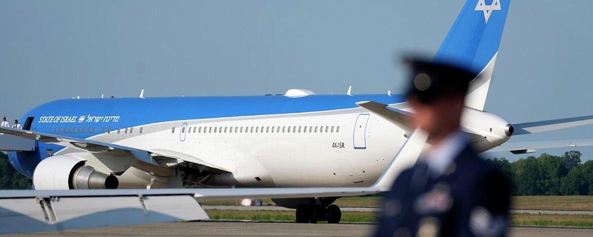 طائرة تقل رئيس الوزراء الإسرائيلي، بنيامين نتنياهو، تقف على مدرج قاعدة أندروز الجوية في ولاية ماريلاند، 27 يوليو/ تموز 2024 - سبوتنيك عربي, 1920, 14.02.2026