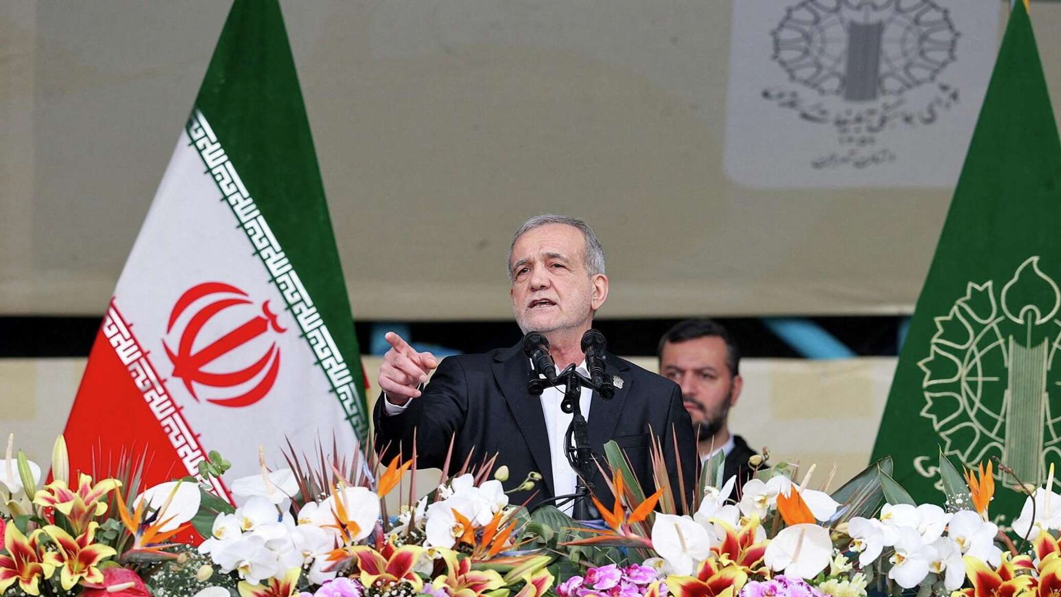 بزشكيان: دول المنطقة تستطيع حل مشاكلها بالسلام دون وصي