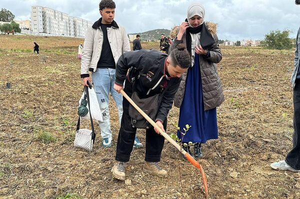 خمسة ملايين شجرة في يوم واحد… الجزائر تطلق أكبر حملة تشجير في تاريخها خمسة ملايين شجرة في يوم واحد… الجزائر تطلق أكبر حملة تشجير في تاريخها - سبوتنيك عربي