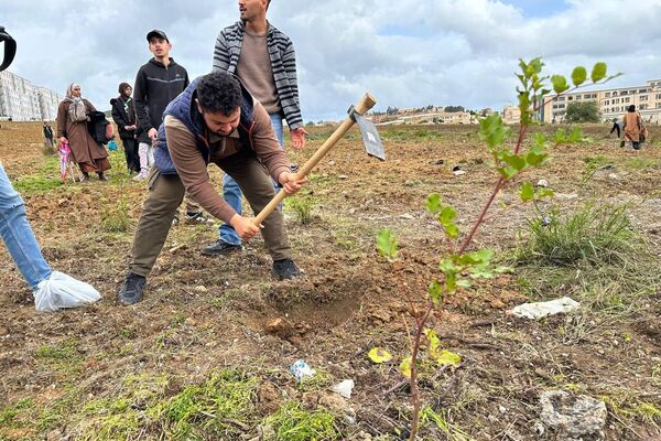 خمسة ملايين شجرة في يوم واحد… الجزائر تطلق أكبر حملة تشجير في تاريخها خمسة ملايين شجرة في يوم واحد… الجزائر تطلق أكبر حملة تشجير في تاريخها - سبوتنيك عربي