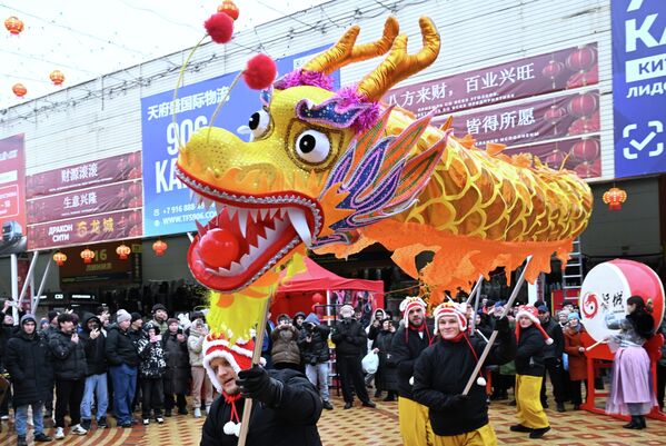 احتفالات رأس السنة الصينية في مركز سادوفود للتسوق في موسكو. - سبوتنيك عربي
