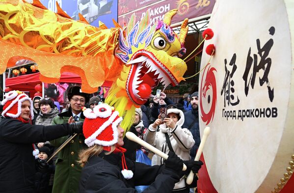 احتفالات رأس السنة الصينية في مركز سادوفود للتسوق في موسكو. - سبوتنيك عربي