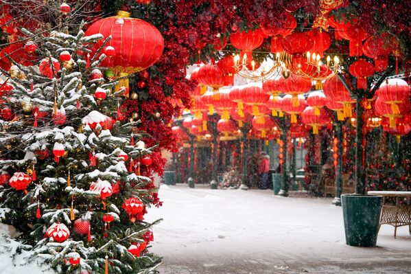 من أجواء الزينة في ساحة "مانيجنايا"، خلال الاحتفالات. - سبوتنيك عربي