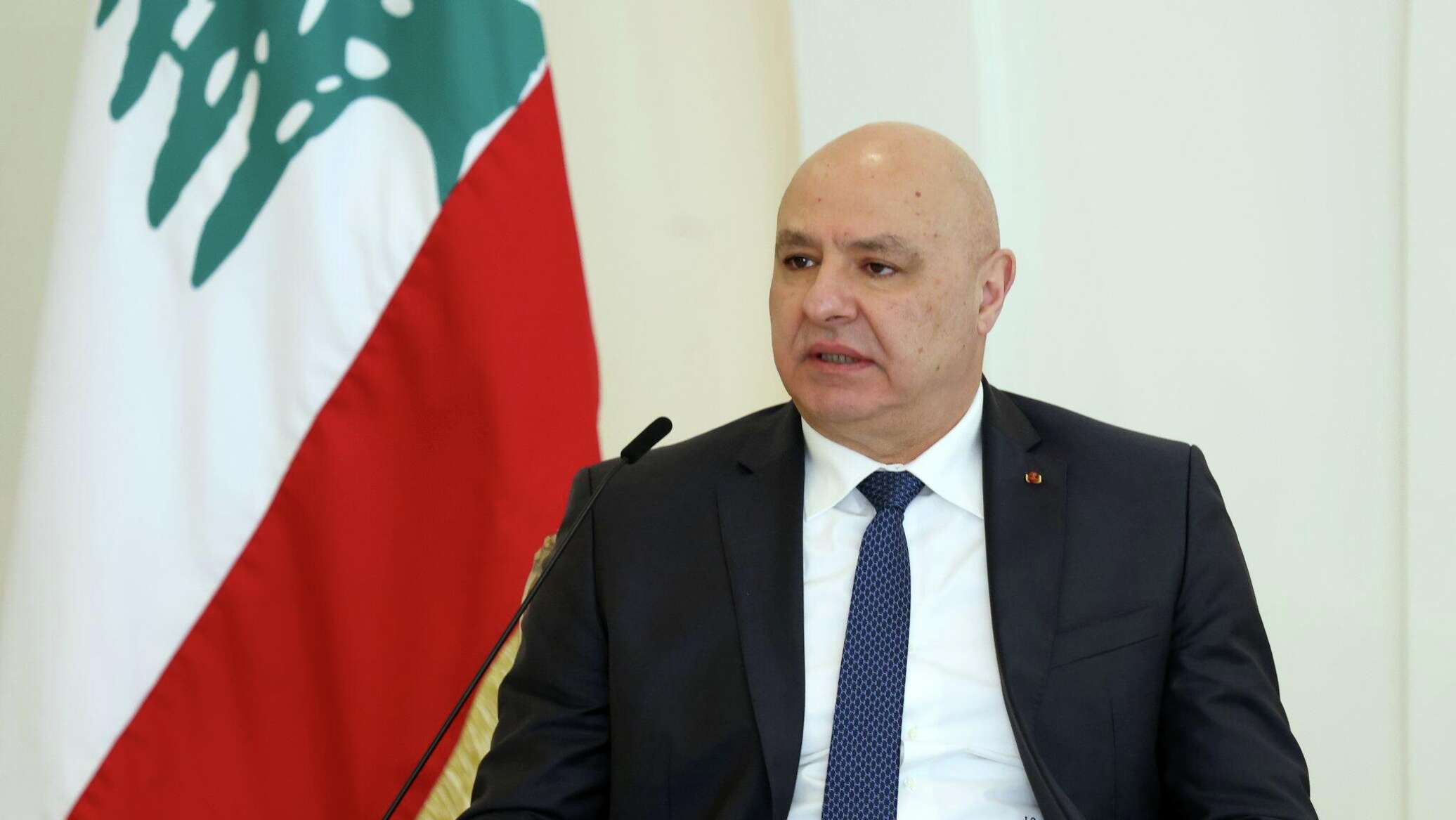 الرئيس اللبناني يحث أبناء الجنوب على الالتحاق بالجيش