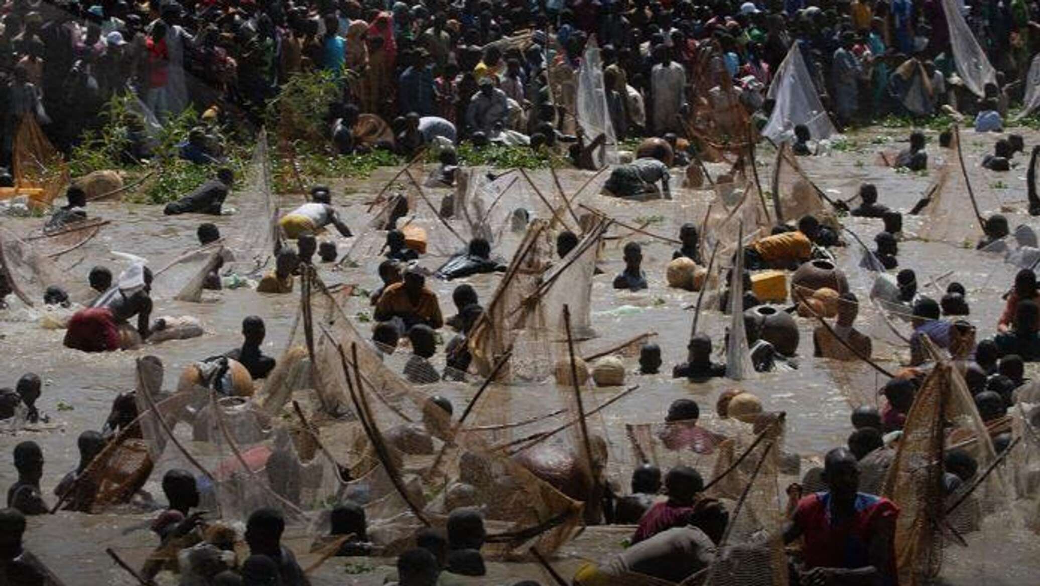 آلاف الصيادين يشاركون بمهرجان صيد الأسماك في نيجيريا