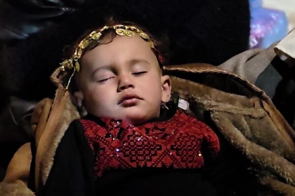 غزة تفتح ذراعيها للعائدين من معبر رفح والأهالي يستقبلون ذويهم بدموع الفرح - سبوتنيك عربي