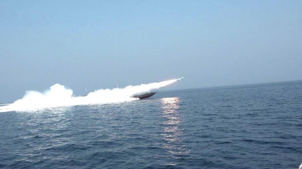 انتهاء المرحلة الأولى من مناورات السيطرة الذكية على مضيق هرمز التي نفذتها القوات البحرية التابعة للحرس الثوري الإيراني - سبوتنيك عربي