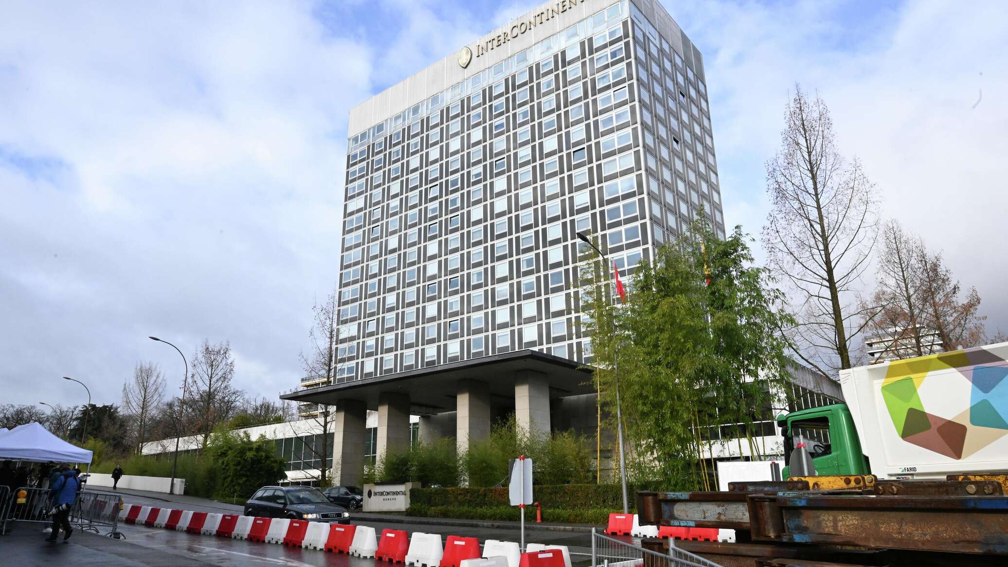 انطلاق المحادثات بين روسيا والولايات المتحدة وأوكرانيا في جنيف