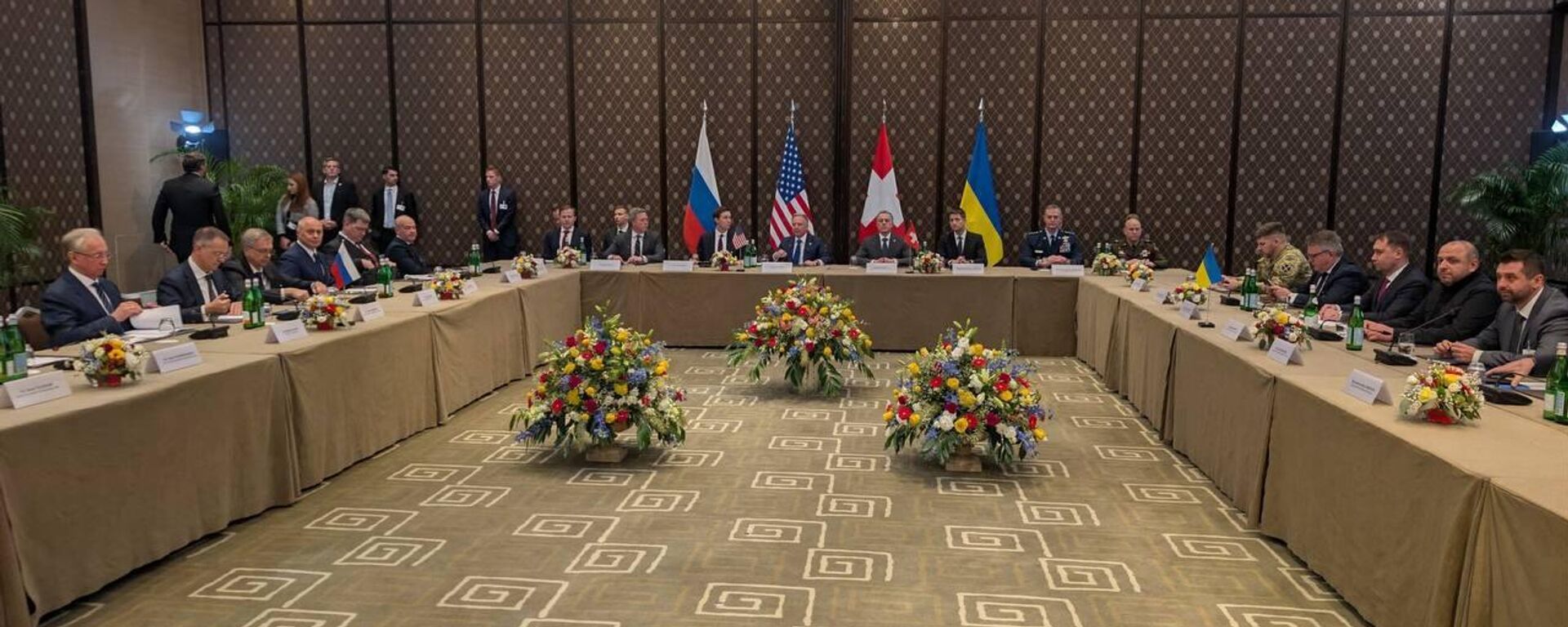 صور الوفود المشاركة في المحادثات بين روسيا والولايات المتحدة وأوكرانيا في جنيف  - سبوتنيك عربي, 1920, 17.02.2026