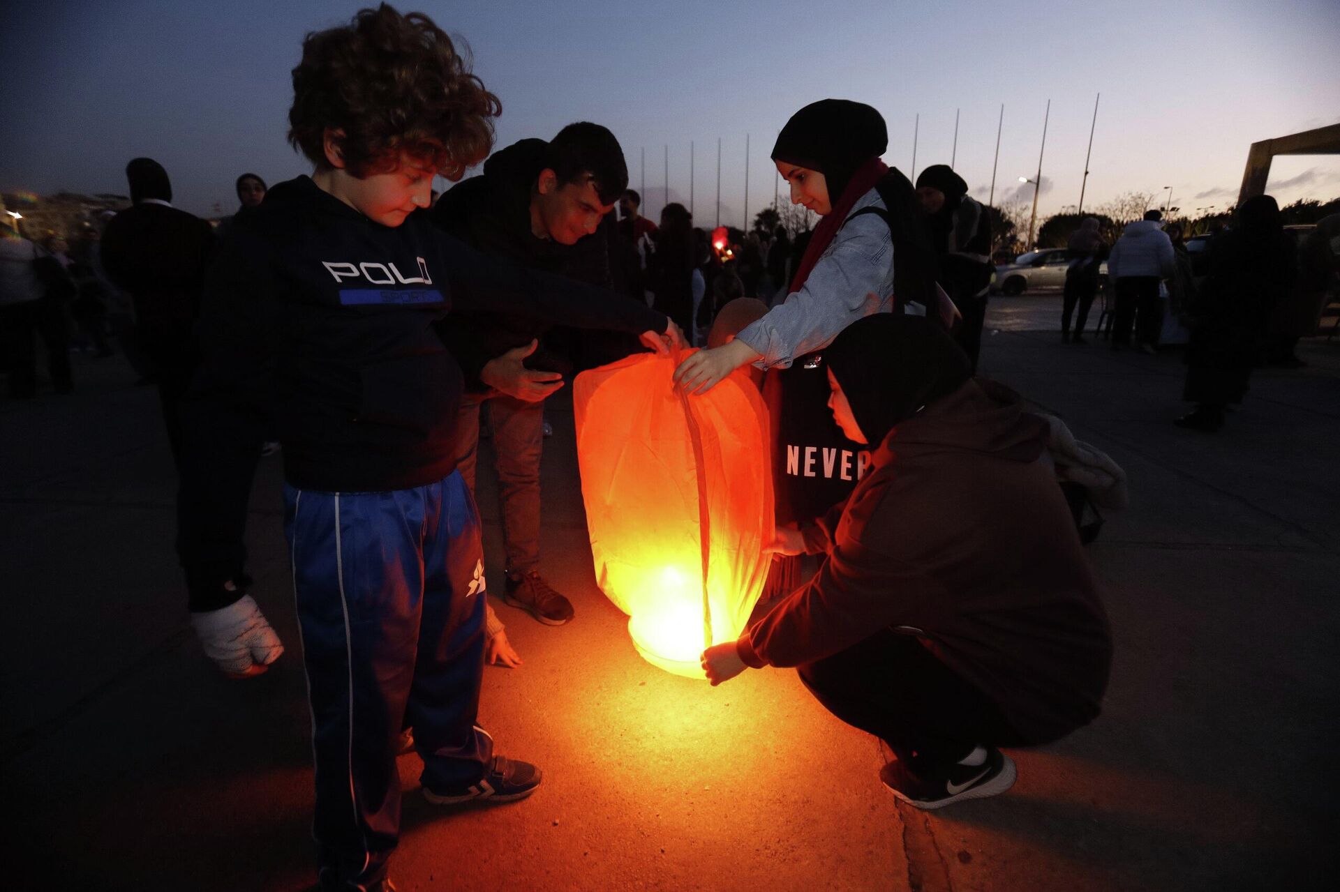 طرابلس اللبنانية تستقبل رمضان بإطلاق أكثر من 1500 منطاد رغم الأزمات.. صور وفيديو طرابلس اللبنانية تستقبل رمضان بإطلاق أكثر من 1500 منطاد رغم الأزمات.. صور وفيديو - سبوتنيك عربي, 1920, 18.02.2026