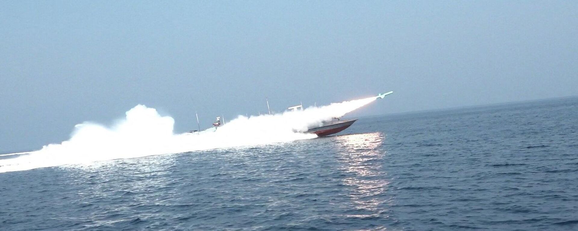 إطلاق صاروخ خلال مناورة عسكرية جنوبي إيران. إطلاق صاروخ خلال مناورة عسكرية جنوبي إيران. - سبوتنيك عربي, 1920, 11.03.2026