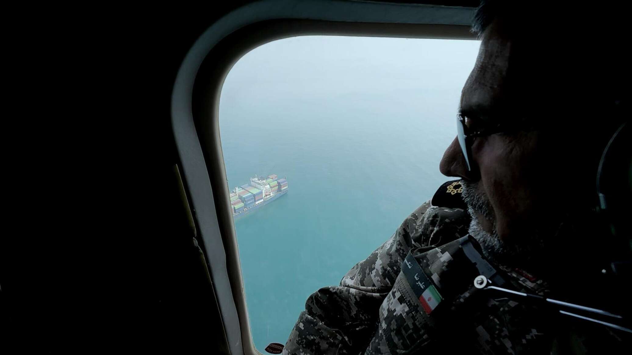 طهران تعلن إعادة فرض السيطرة العسكرية على مضيق "هرمز"